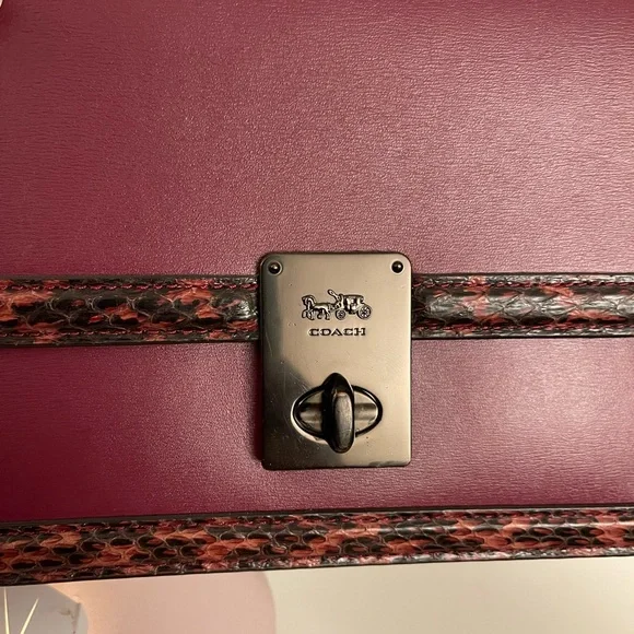 Coach Hutton in Leather/Snakeskin - Picture 4 of 9